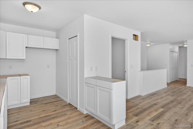 3150 Daisy Way, Burton, MI 48519