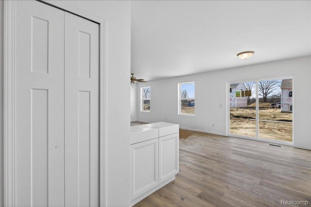 3150 Daisy Way, Burton, MI 48519