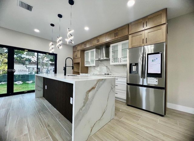 1816 NW 49th St, Miami, FL 33142