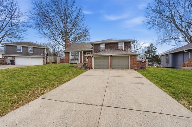 200 SE Sherri Lane, Blue Springs, MO 64014