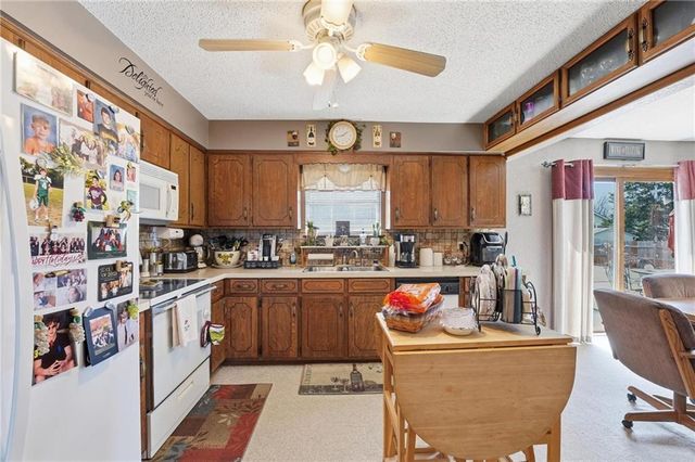 200 SE Sherri Lane, Blue Springs, MO 64014