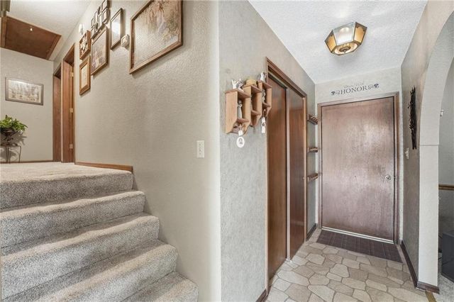 200 SE Sherri Lane, Blue Springs, MO 64014