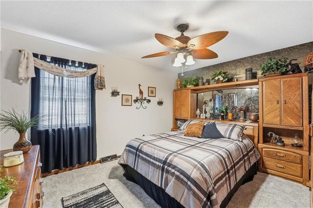 200 SE Sherri Lane, Blue Springs, MO 64014