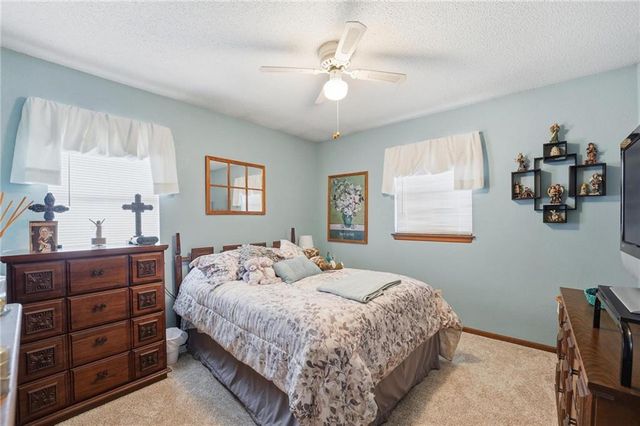 200 SE Sherri Lane, Blue Springs, MO 64014