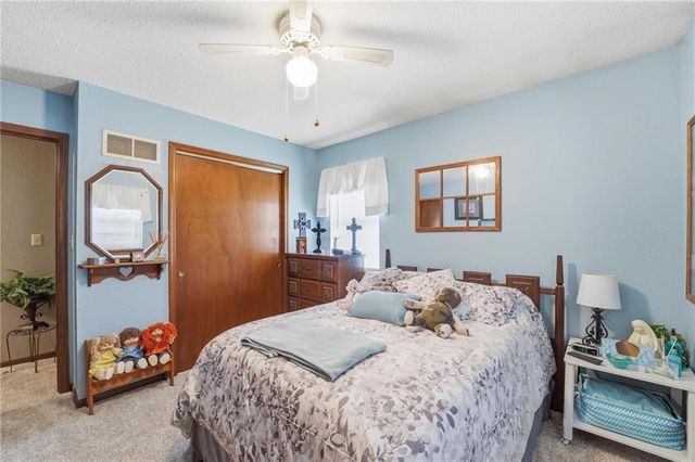 200 SE Sherri Lane, Blue Springs, MO 64014