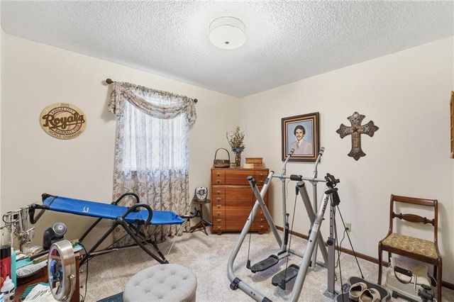 200 SE Sherri Lane, Blue Springs, MO 64014