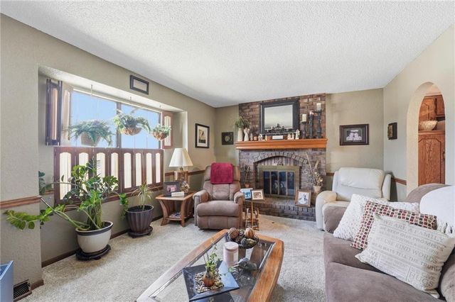 200 SE Sherri Lane, Blue Springs, MO 64014
