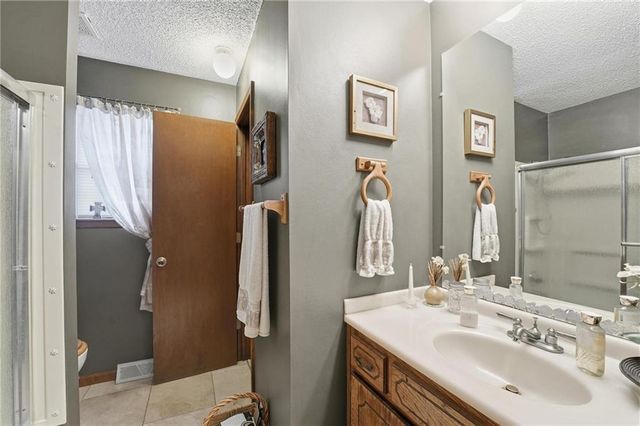 200 SE Sherri Lane, Blue Springs, MO 64014