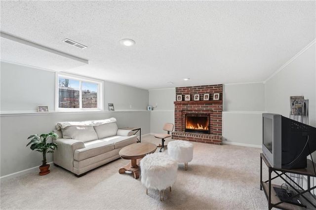 200 SE Sherri Lane, Blue Springs, MO 64014