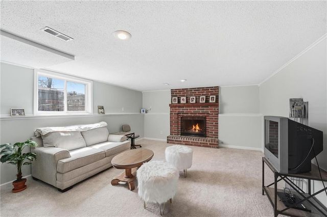 200 SE Sherri Lane, Blue Springs, MO 64014