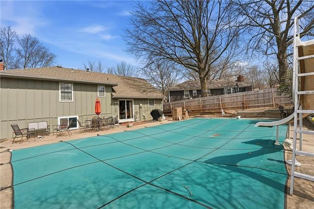 200 SE Sherri Lane, Blue Springs, MO 64014