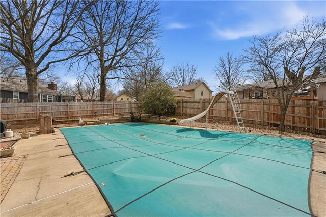 200 SE Sherri Lane, Blue Springs, MO 64014