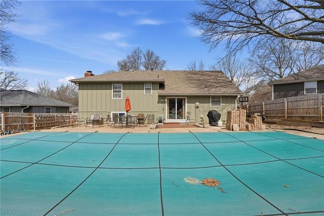 200 SE Sherri Lane, Blue Springs, MO 64014
