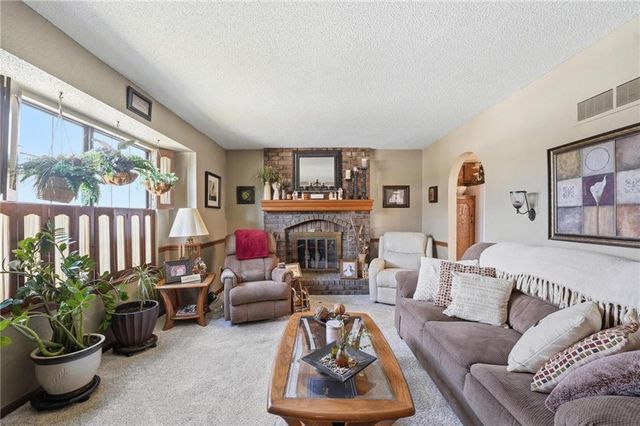 200 SE Sherri Lane, Blue Springs, MO 64014