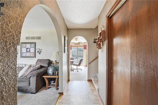 200 SE Sherri Lane, Blue Springs, MO 64014