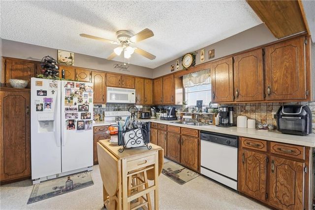 200 SE Sherri Lane, Blue Springs, MO 64014