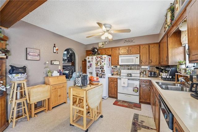 200 SE Sherri Lane, Blue Springs, MO 64014