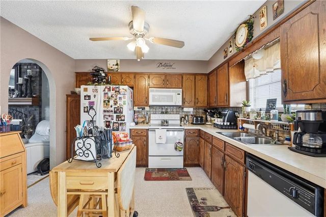 200 SE Sherri Lane, Blue Springs, MO 64014