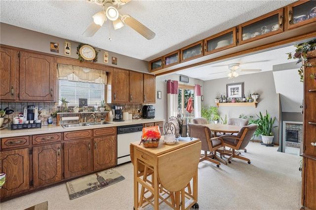 200 SE Sherri Lane, Blue Springs, MO 64014