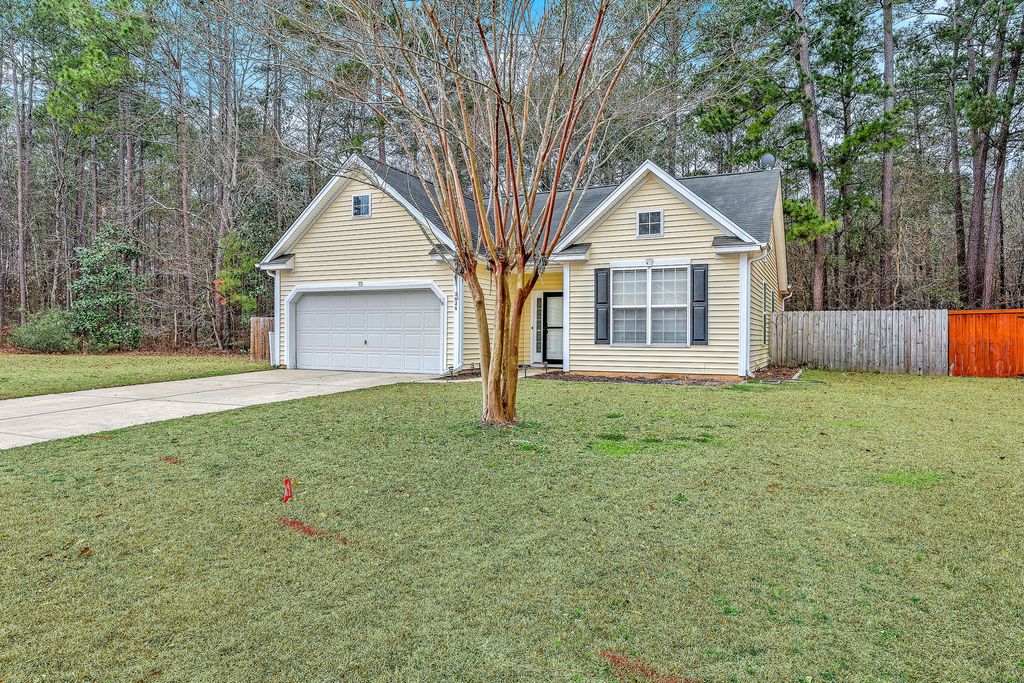 Image 4 of property listing at 2626 Spivey Court, North Charleston, SC 29406