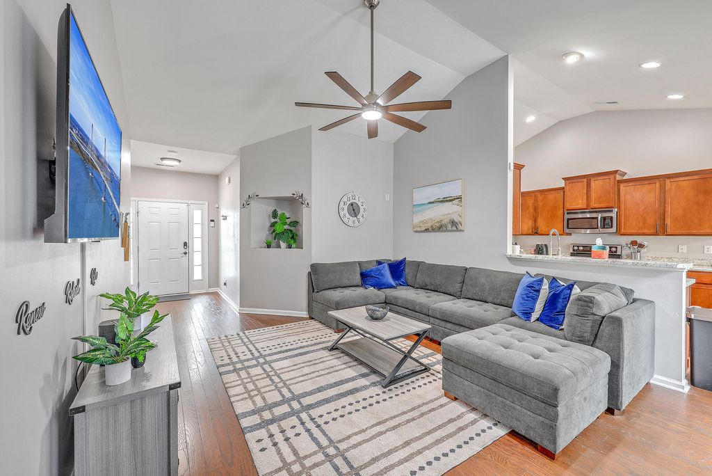 Image 9 of property listing at 2626 Spivey Court, North Charleston, SC 29406