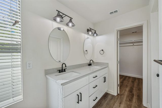 1704 S Jennings Avenue, Fort Worth, TX 76110