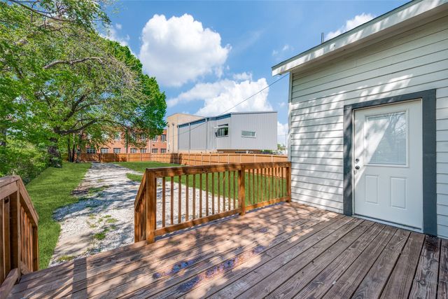 1704 S Jennings Avenue, Fort Worth, TX 76110