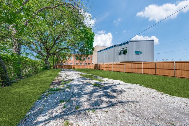 1704 S Jennings Avenue, Fort Worth, TX 76110