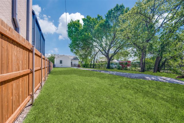 1704 S Jennings Avenue, Fort Worth, TX 76110