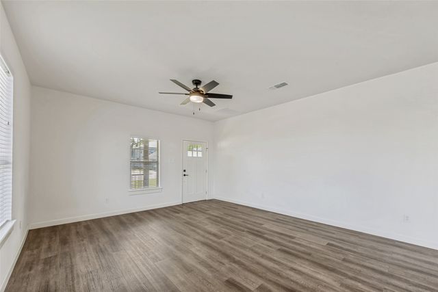 1704 S Jennings Avenue, Fort Worth, TX 76110