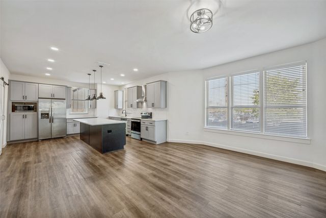 1704 S Jennings Avenue, Fort Worth, TX 76110