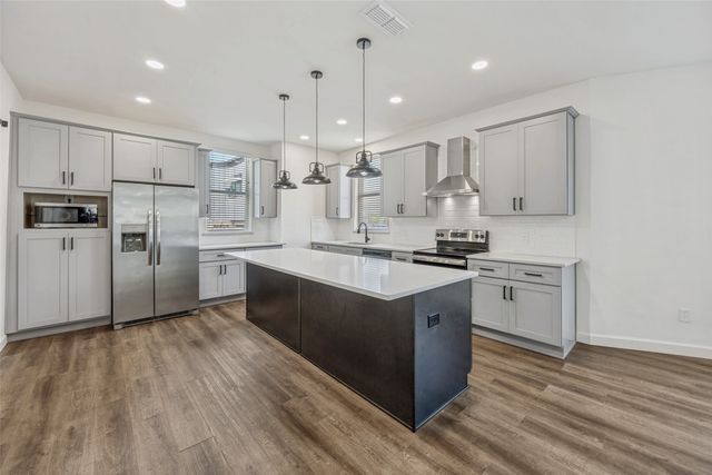 1704 S Jennings Avenue, Fort Worth, TX 76110