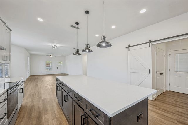 1704 S Jennings Avenue, Fort Worth, TX 76110