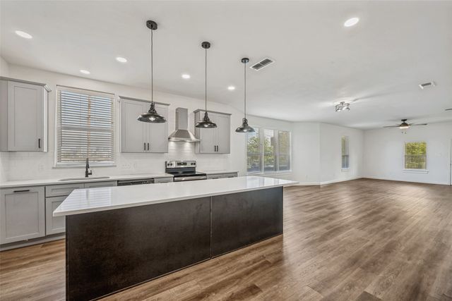 1704 S Jennings Avenue, Fort Worth, TX 76110