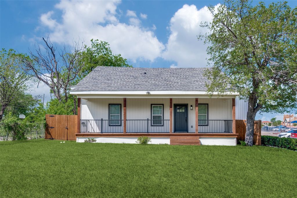 1704 S Jennings Avenue, Fort Worth, TX 76110