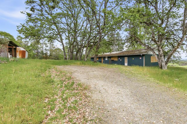 620 Vista Park Drive, Eagle Point, OR 97524
