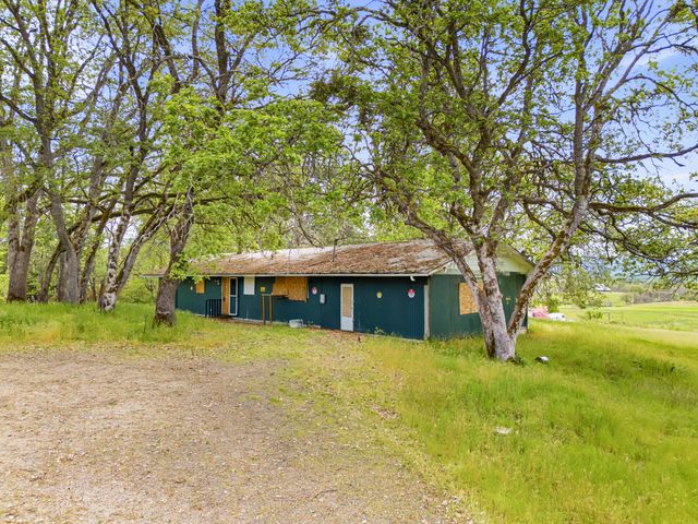620 Vista Park Drive, Eagle Point, OR 97524