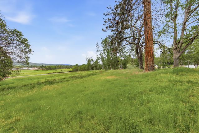 620 Vista Park Drive, Eagle Point, OR 97524