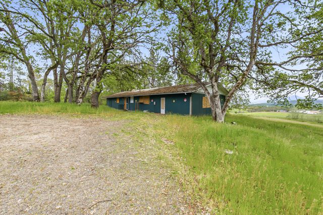 620 Vista Park Drive, Eagle Point, OR 97524