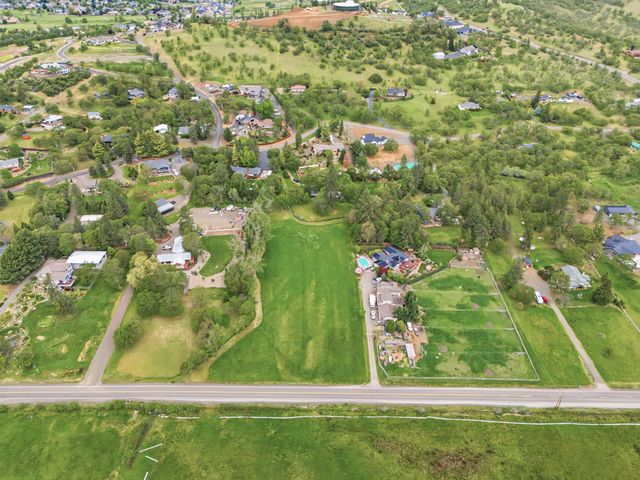 620 Vista Park Drive, Eagle Point, OR 97524