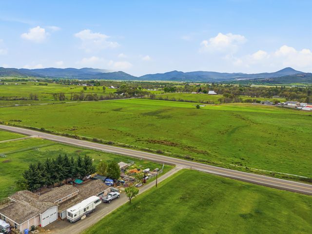 620 Vista Park Drive, Eagle Point, OR 97524