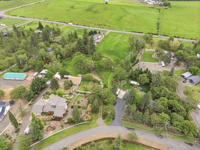 620 Vista Park Drive, Eagle Point, OR 97524