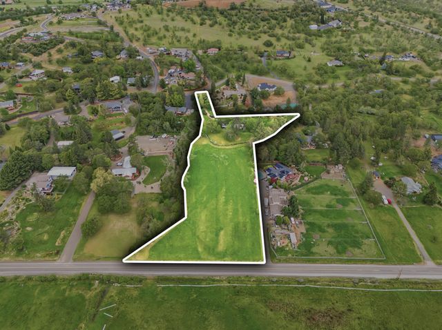 620 Vista Park Drive, Eagle Point, OR 97524