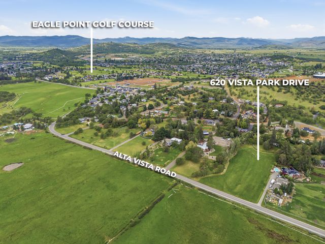 620 Vista Park Drive, Eagle Point, OR 97524