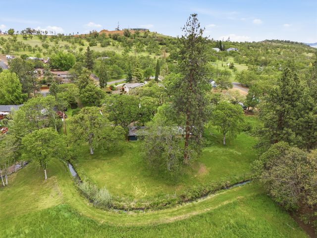 620 Vista Park Drive, Eagle Point, OR 97524