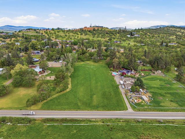 620 Vista Park Drive, Eagle Point, OR 97524