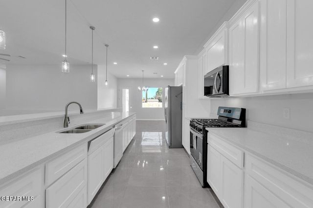 351 PLAZA BONITA Way, Clint, TX 79836