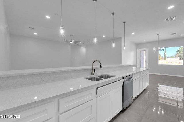 351 PLAZA BONITA Way, Clint, TX 79836