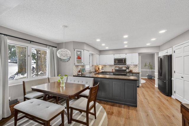 2809 68th Street, Urbandale, IA 50322