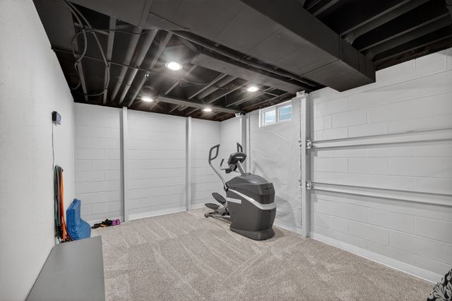 2809 68th Street, Urbandale, IA 50322